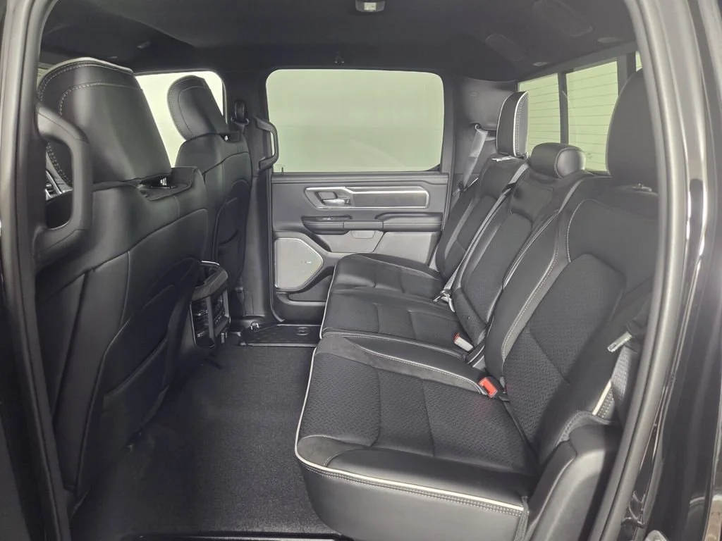 New 2026 Diamond Black Crystal Pearl-Coat Exterior Paint RAM Laramie image 17