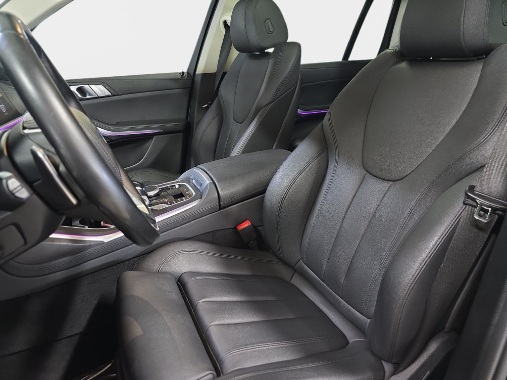 Certified Used 2020 Jet Black BMW xDrive40i image 14