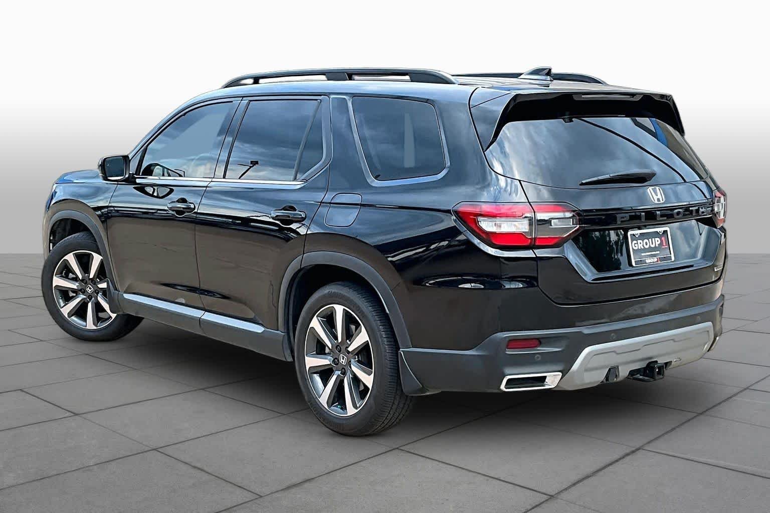 Used 2025 Crystal Black Pearl Honda Touring image 12