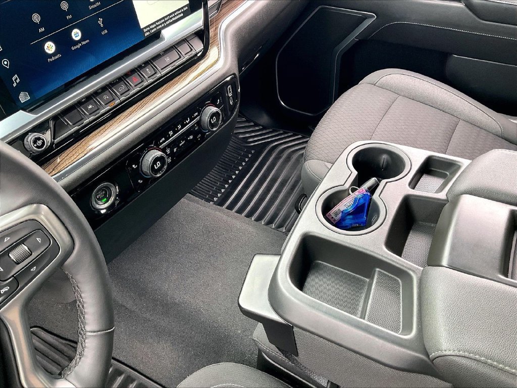 Used 2023 SUMMIT WHITE Chevrolet RST image 19