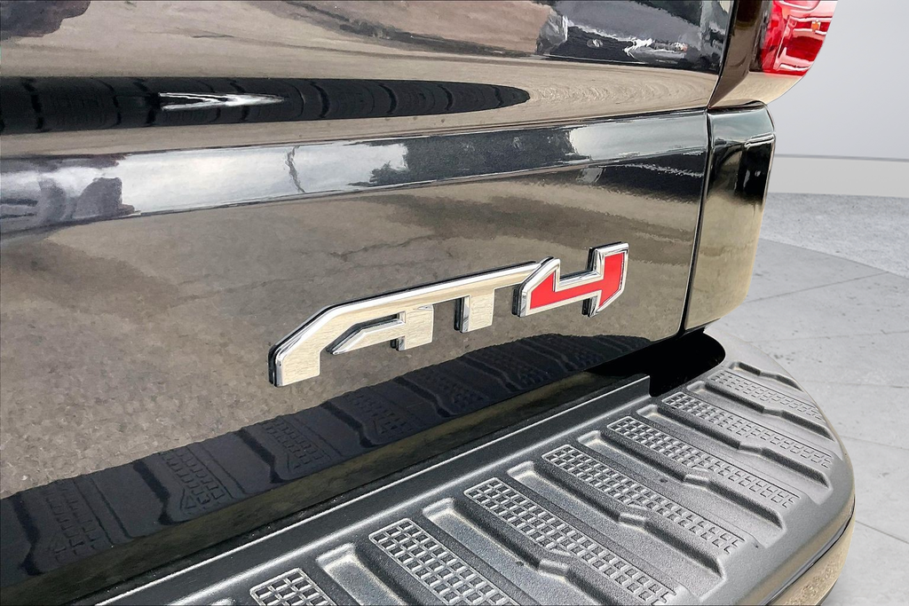 Used 2023 Titanium GMC AT4 image 33