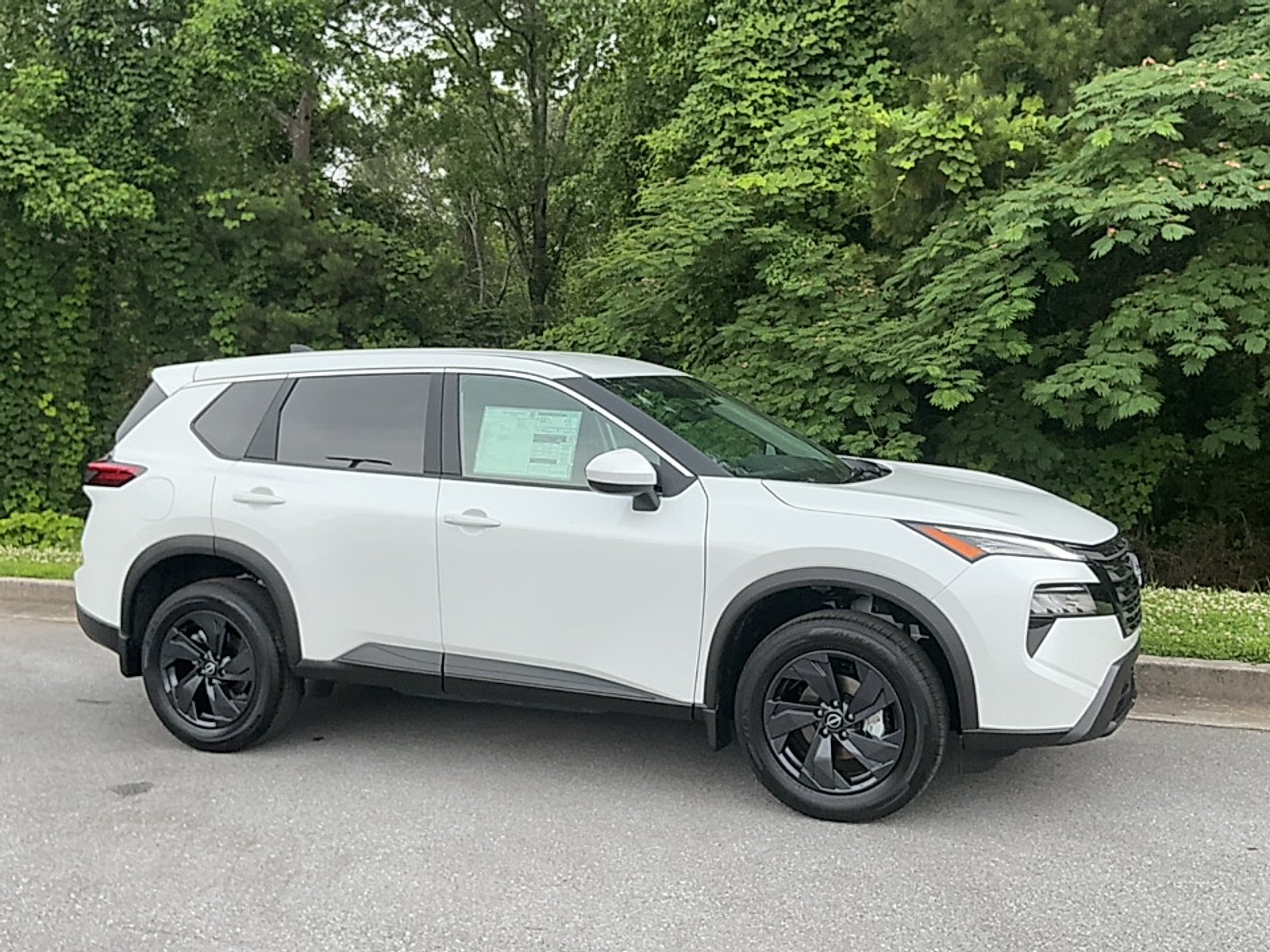 2026 Nissan Rogue SV FWD's photo