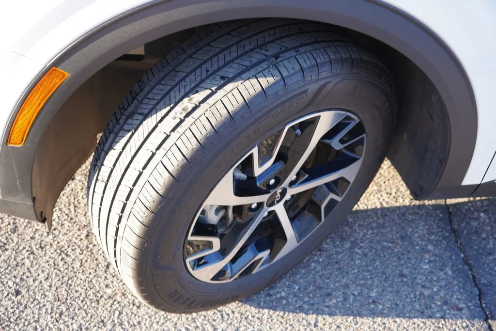Used 2025 Snow White Pearl Kia EX image 13