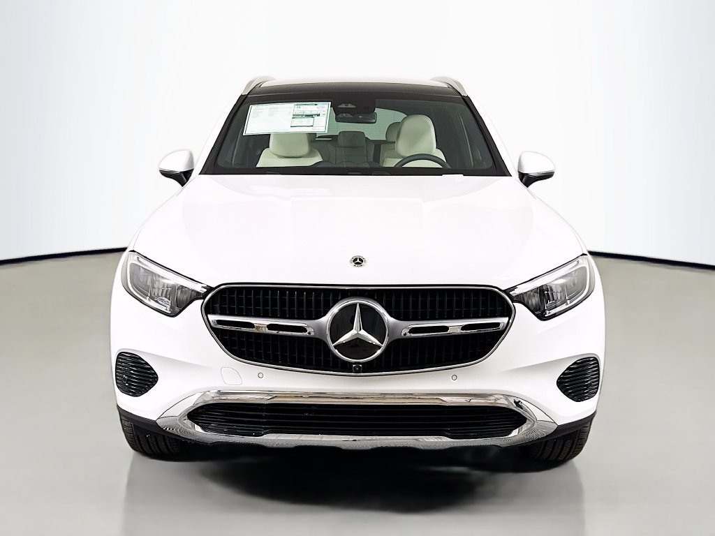 New 2026 MANUFAKTUR Moonlight White Metallic Mercedes-Benz GLC 300 image 35