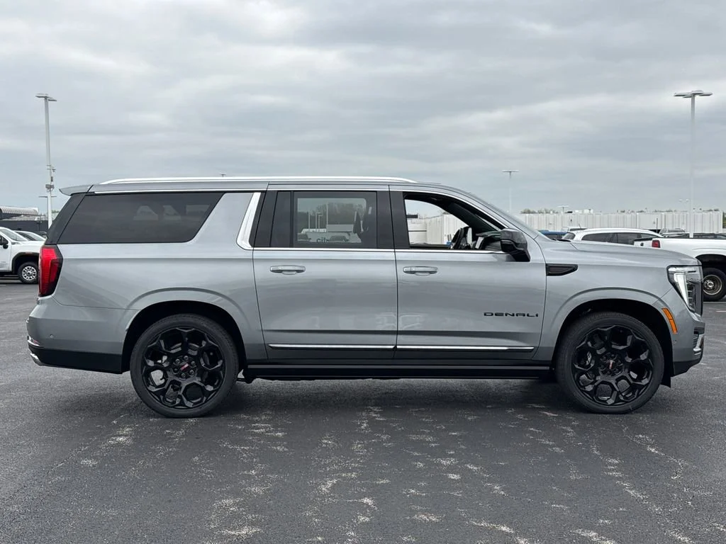 2026 GMC Yukon XL Denali Ultimate - Photo 10