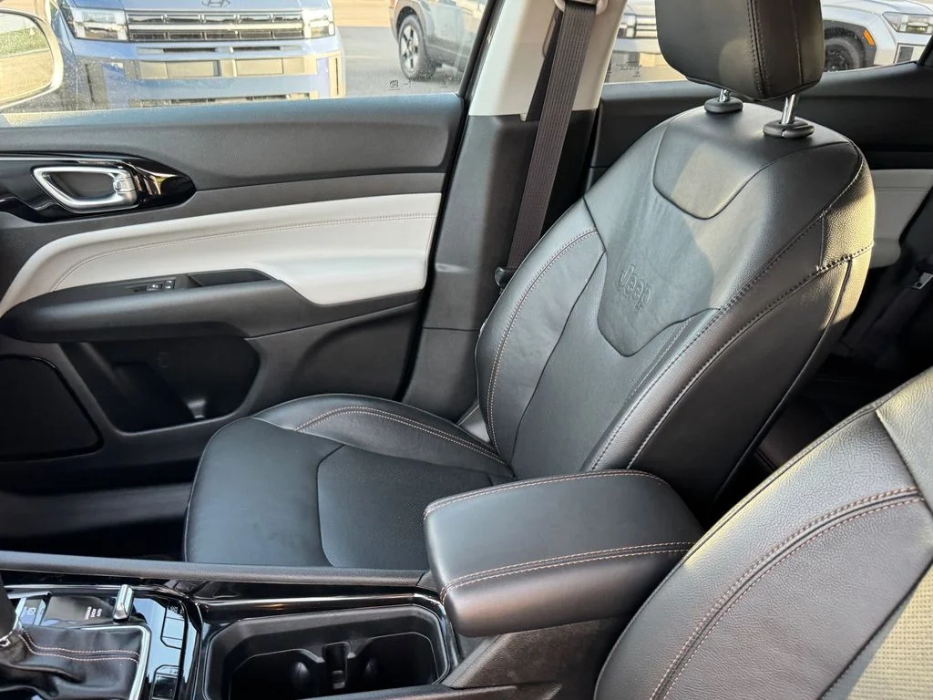 Used 2022 Gray Jeep Limited image 7