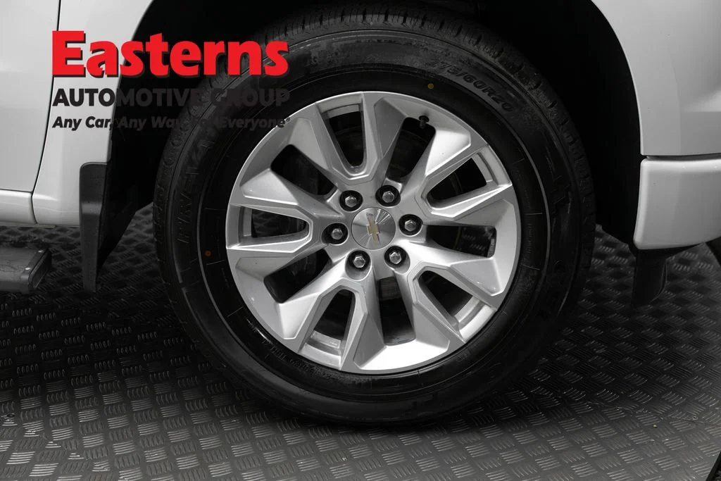 Used 2023 White Chevrolet Custom image 31