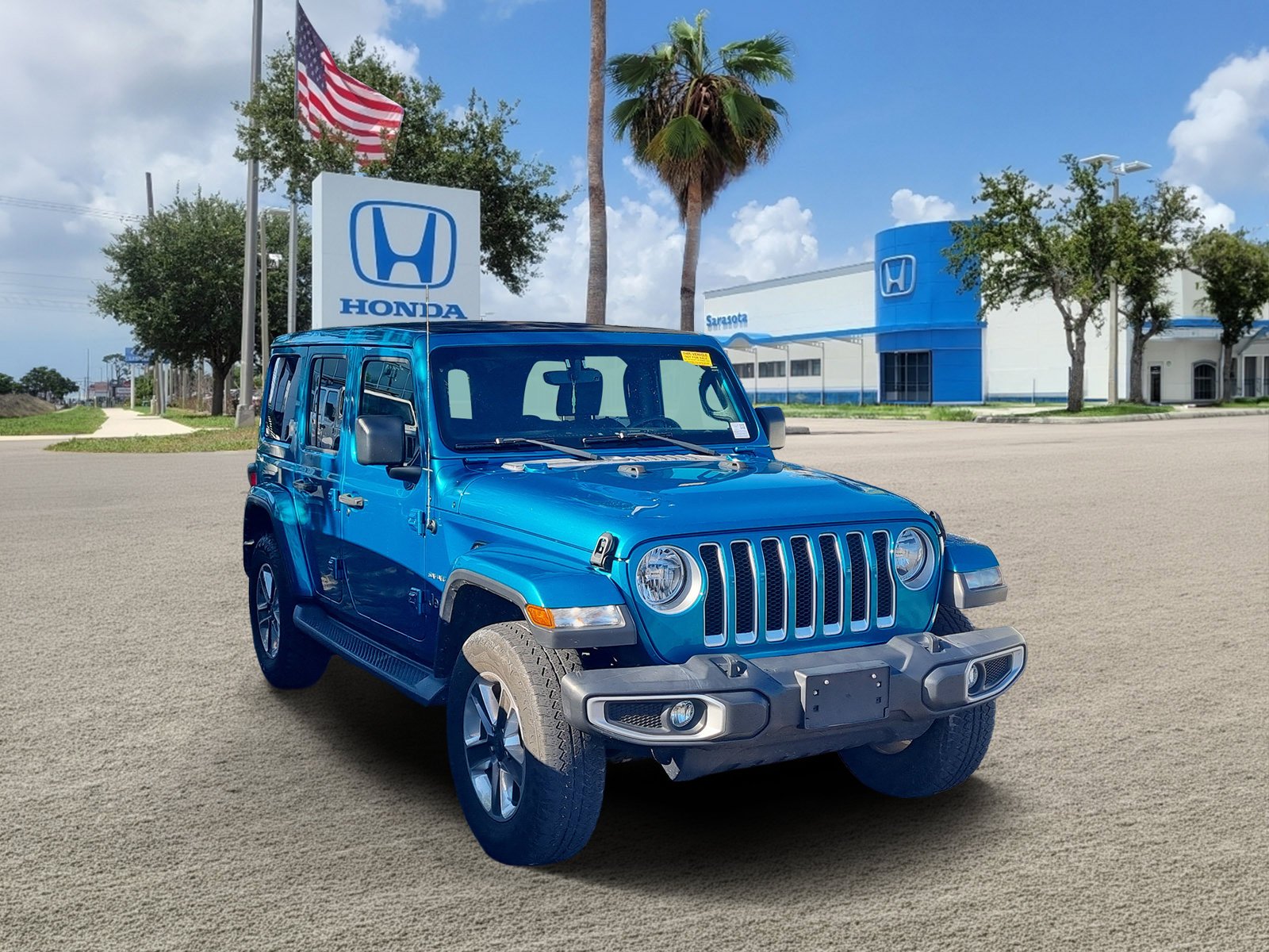 Used 2020 Bikini Pearlcoat Jeep Sahara image 1