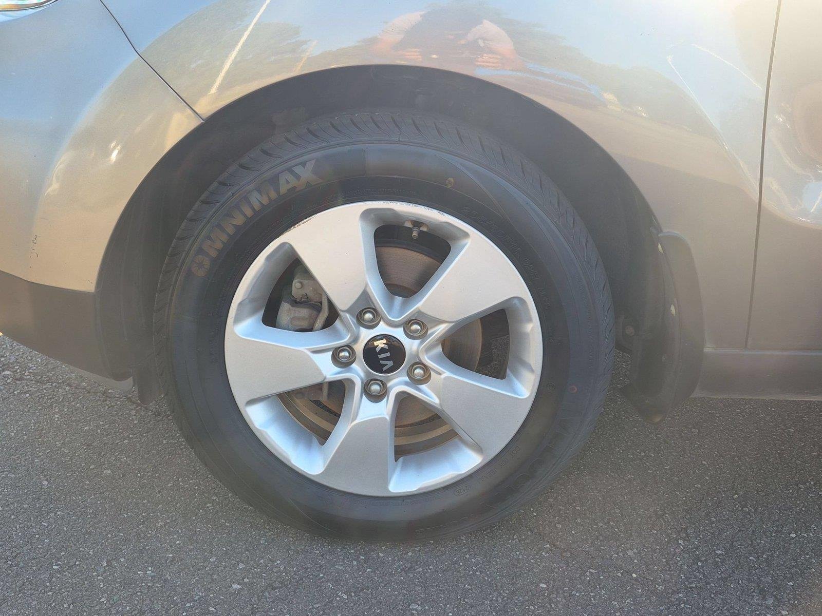 Used 2018 Titanium Gray Kia Base image 10