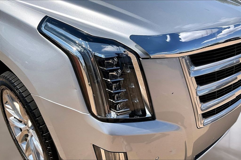 Used 2019 Silver Cadillac Luxury image 32