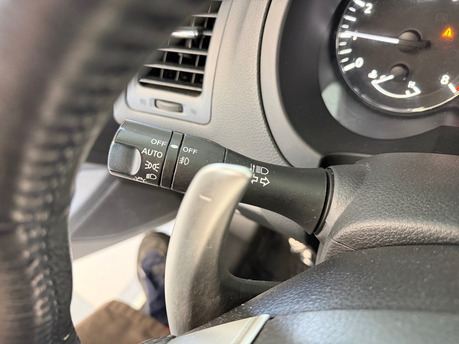 Used 2018 Pearl White Nissan 2.5 SR image 13