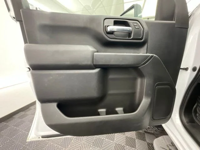 Used 2020 White Chevrolet Custom image 12