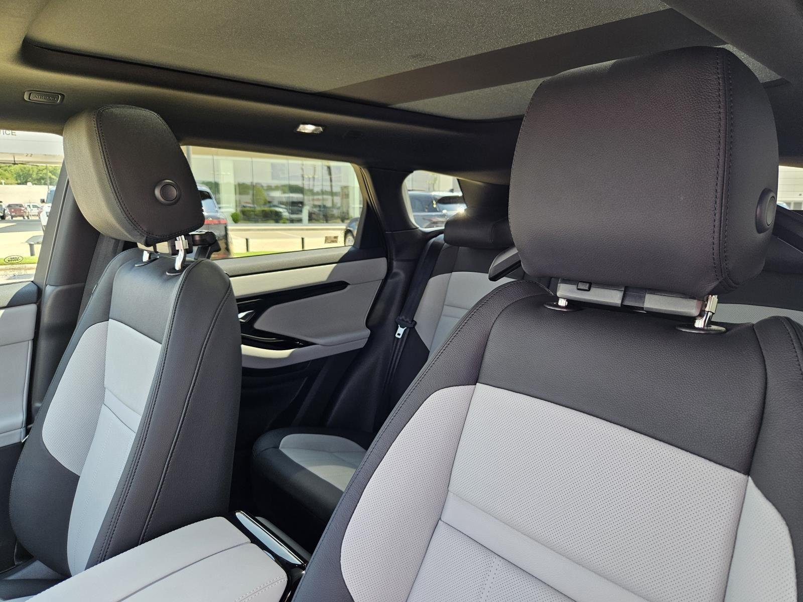 New 2026 Santorini Black Land Rover Dynamic SE image 25