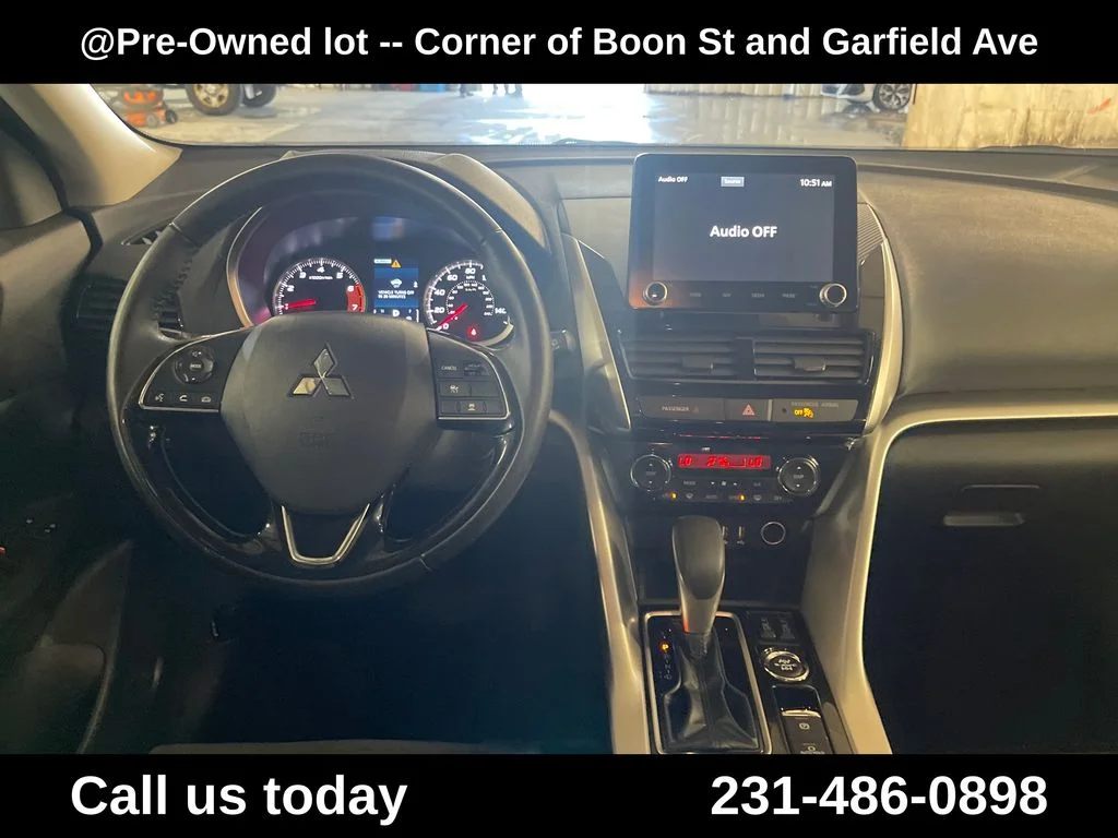 Used 2025  Mitsubishi SE image 17