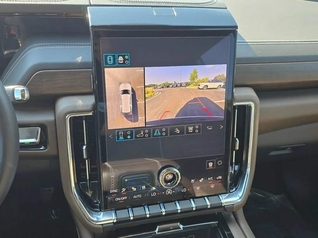 2026 GMC Yukon Denali Ultimate - Photo 16