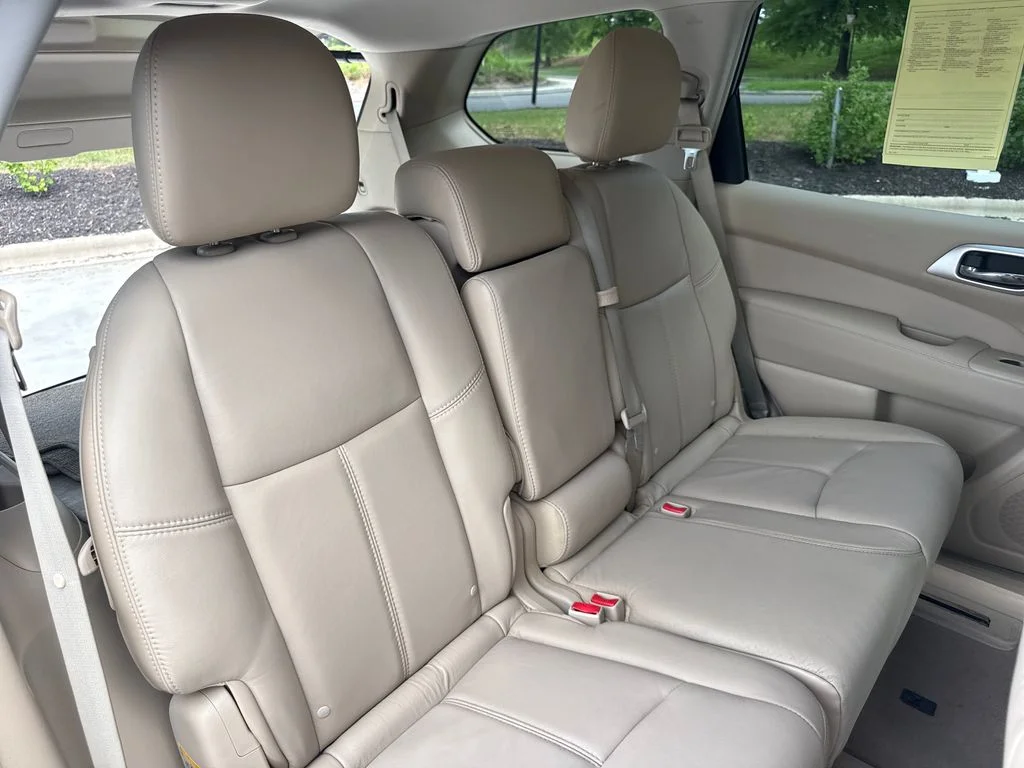 Used 2013 Arctic Blue Nissan SL image 33