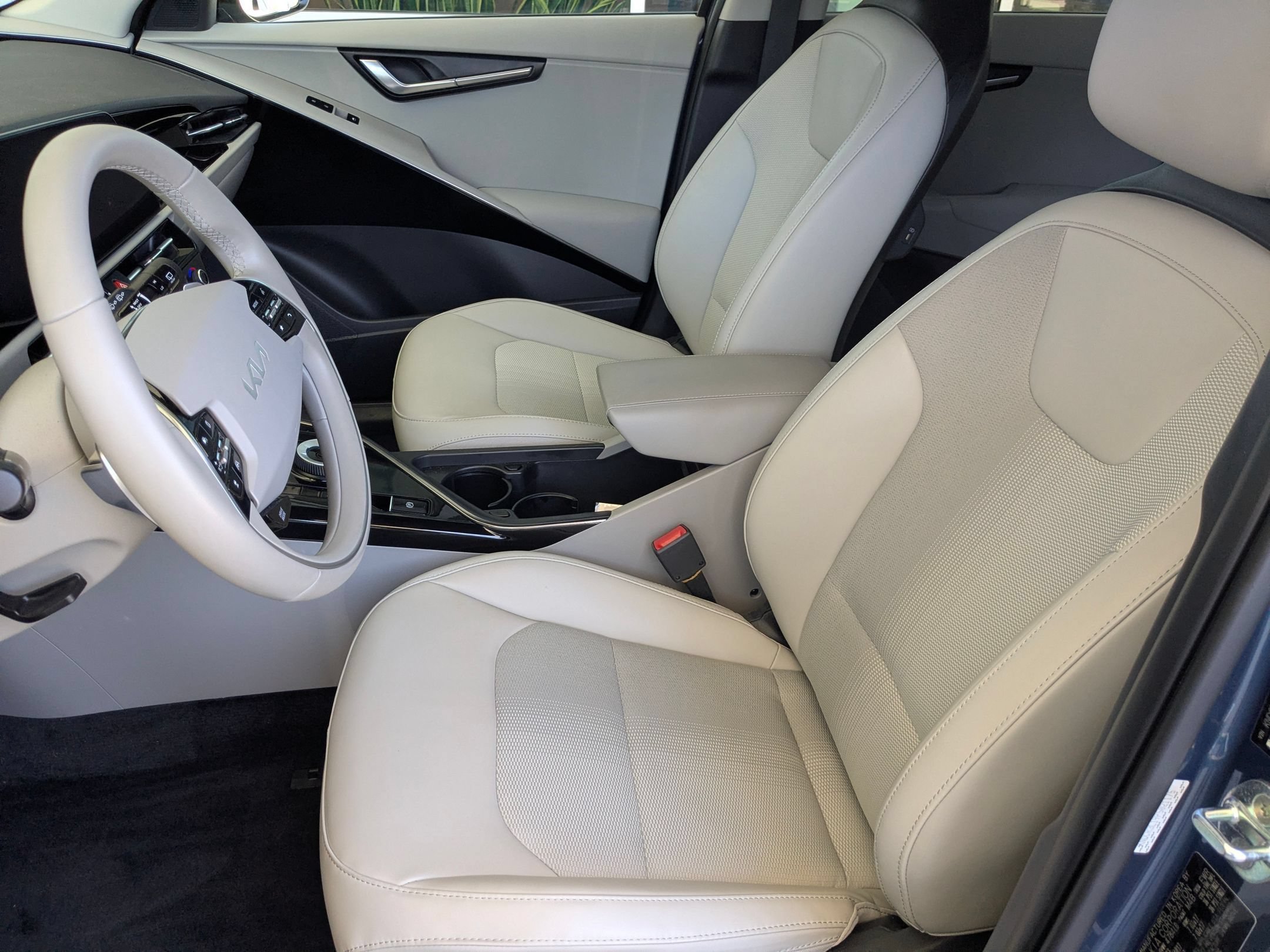 Used 2023 Mineral Blue Kia Wind image 20