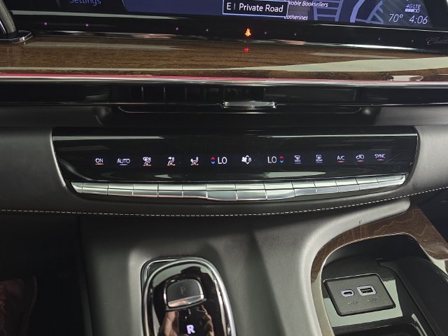 Used 2022 Crystal White Tricoat Cadillac Sport Platinum image 21