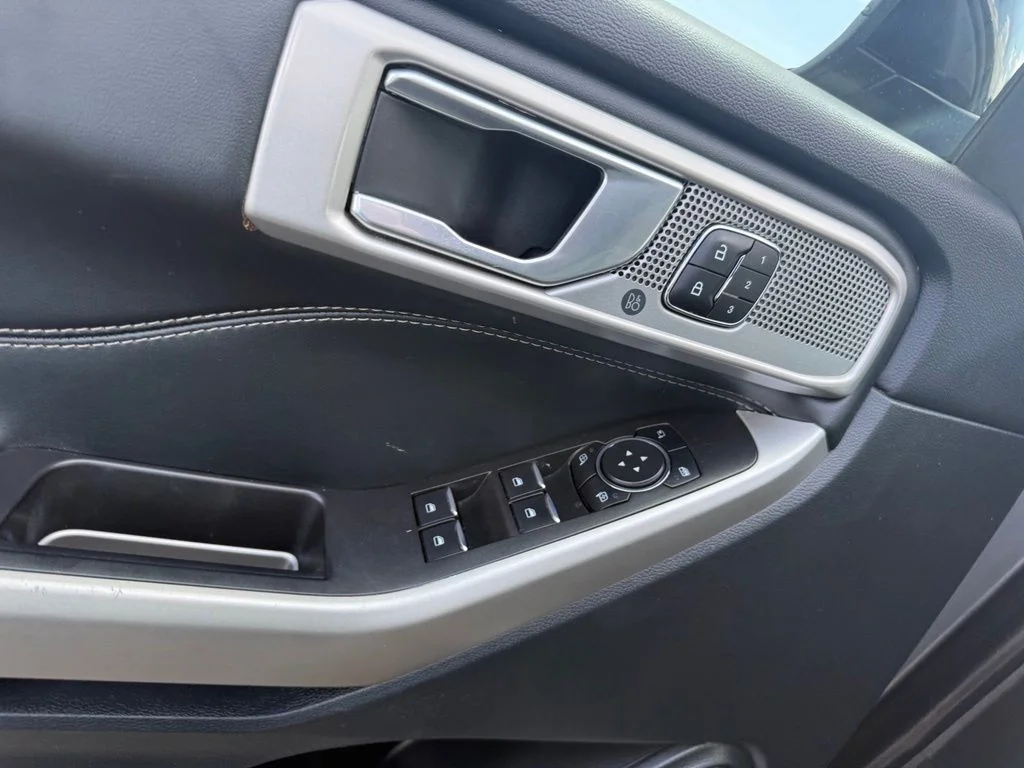 Used 2023 Gray Ford Limited image 6