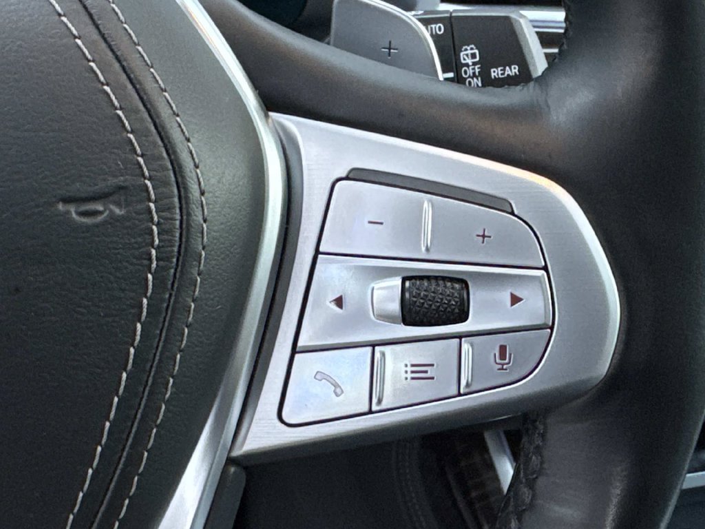 Used 2019 White Metallic BMW xDrive40i image 33