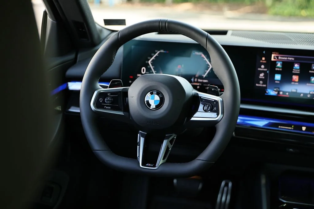 Used 2027 Carbon Black Metallic BMW 530i xDrive image 27