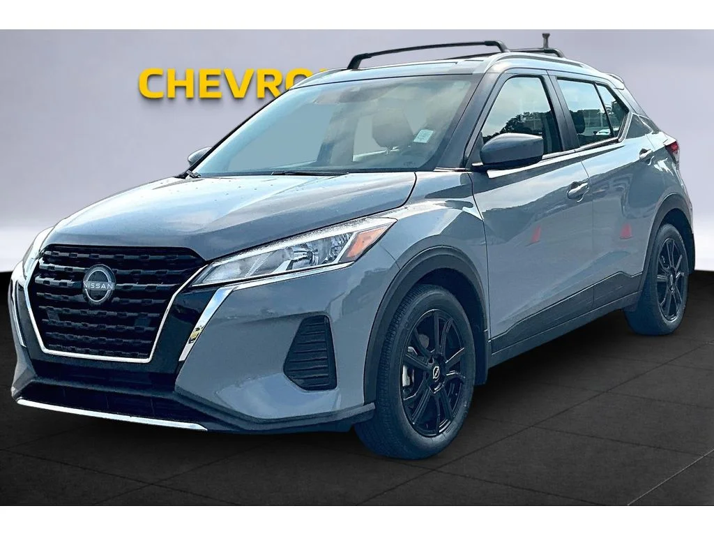 Used 2024 Gray Nissan SV image 9