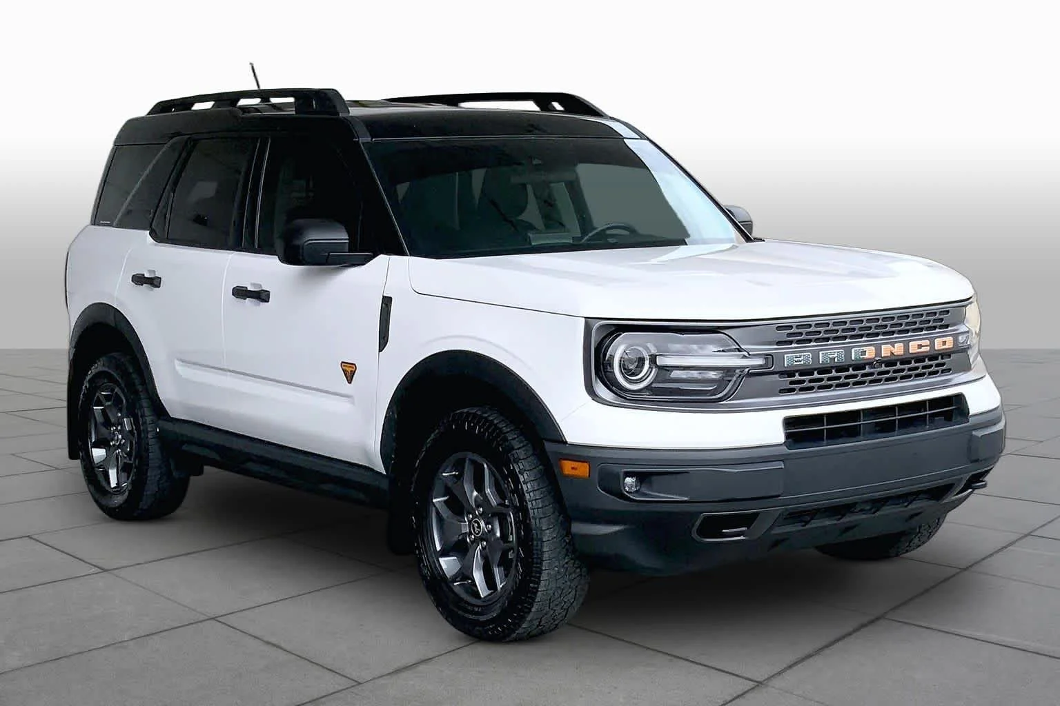 Used 2022 Oxford White Ford Badlands image 3