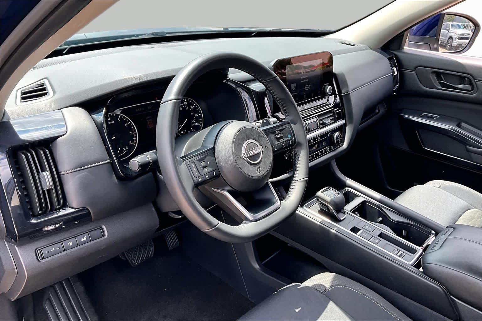 Used 2025 Deep Ocean Blue Pearl Nissan SV image 16