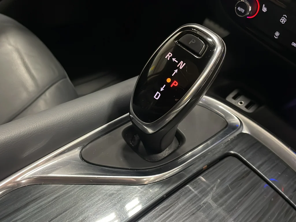 Used 2019 White Buick Essence image 36