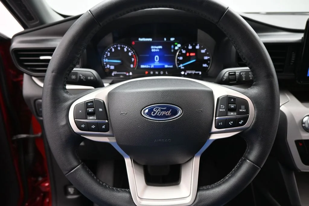 Used 2023 Red Ford XLT image 16