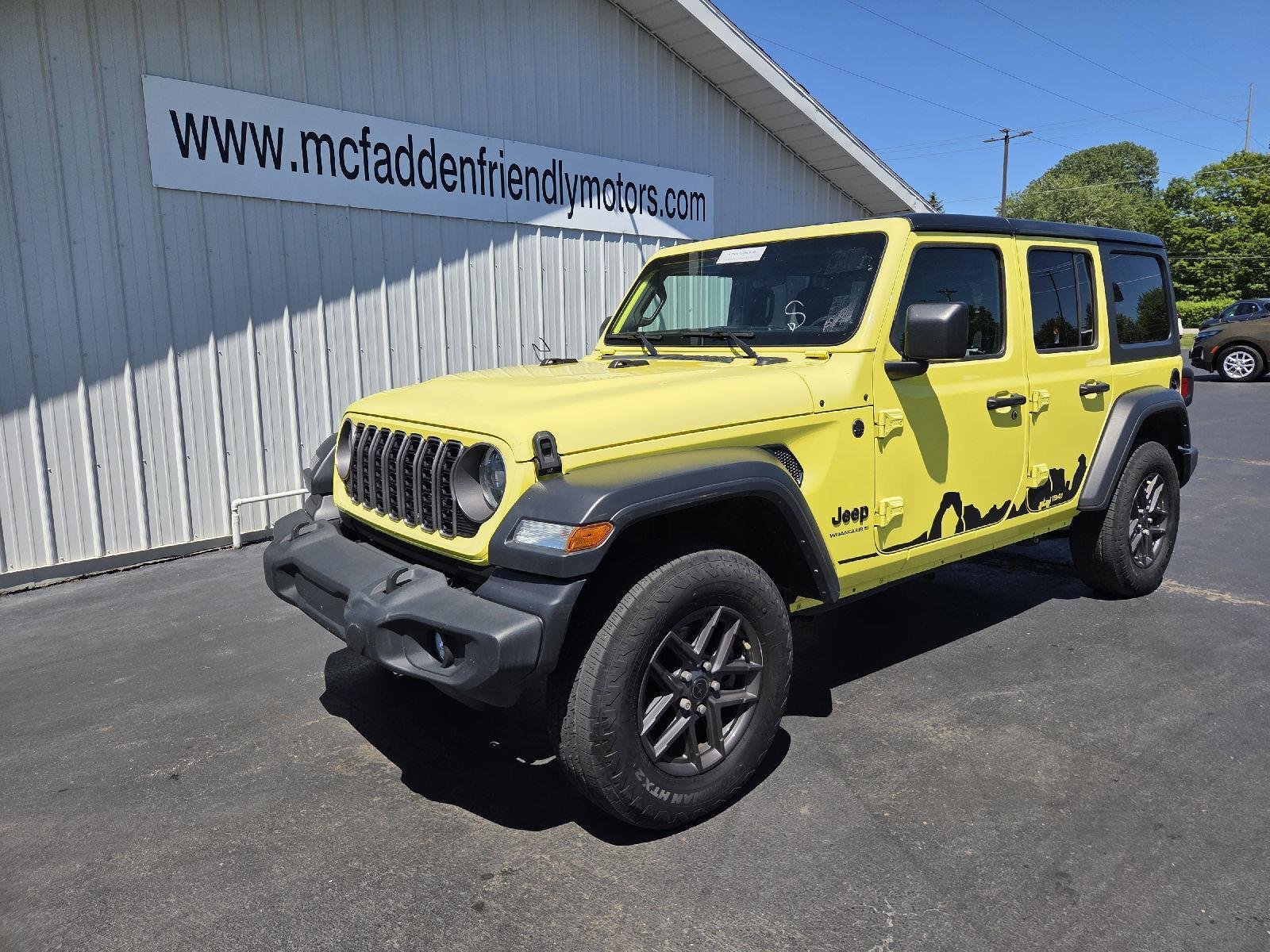 Used 2024 YELLOW JEEP SPOR image 5