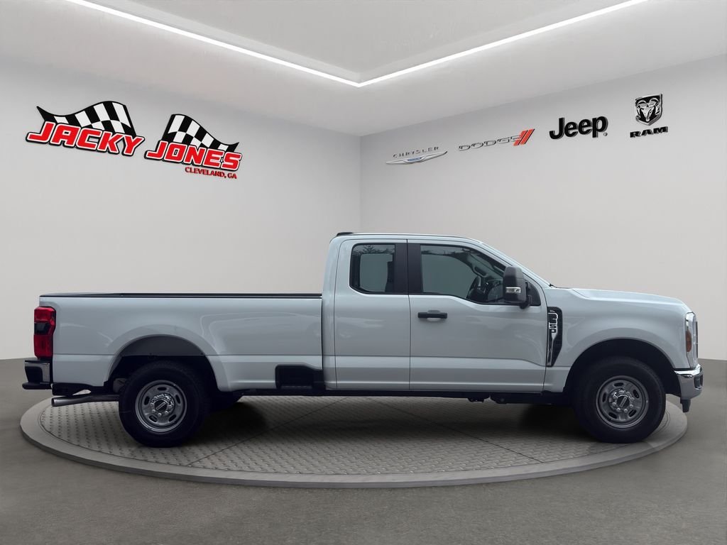 Used 2025 Oxford White Ford XL image 10