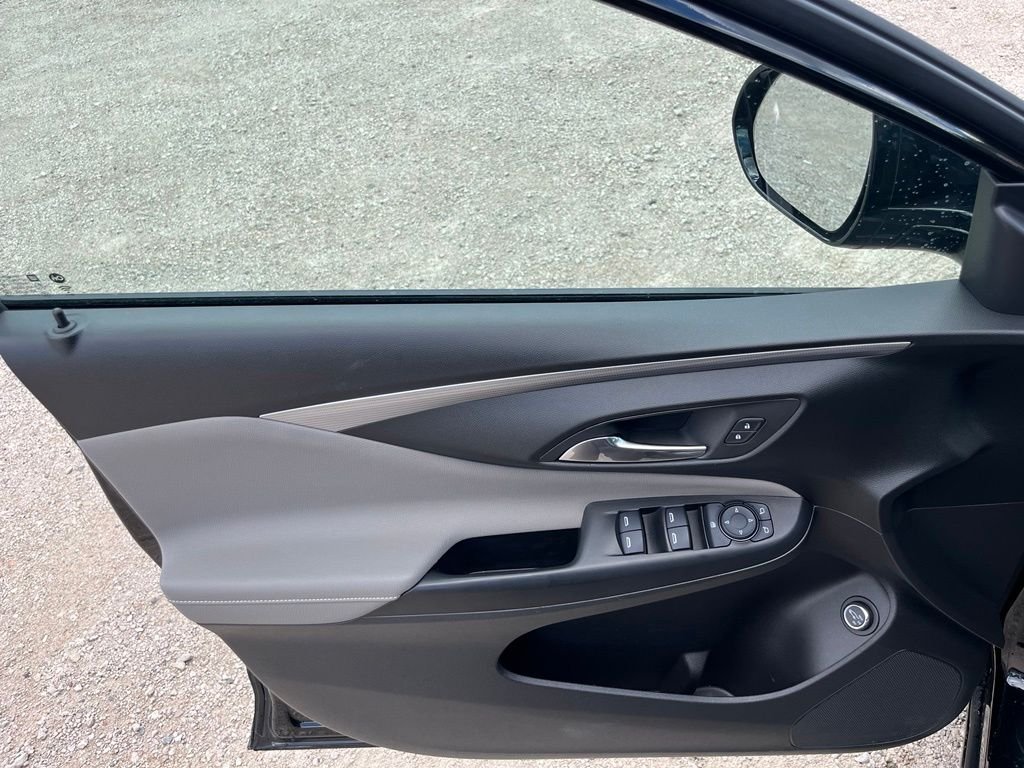 Used 2025 Ebony Twilight Metallic Buick Avenir image 18