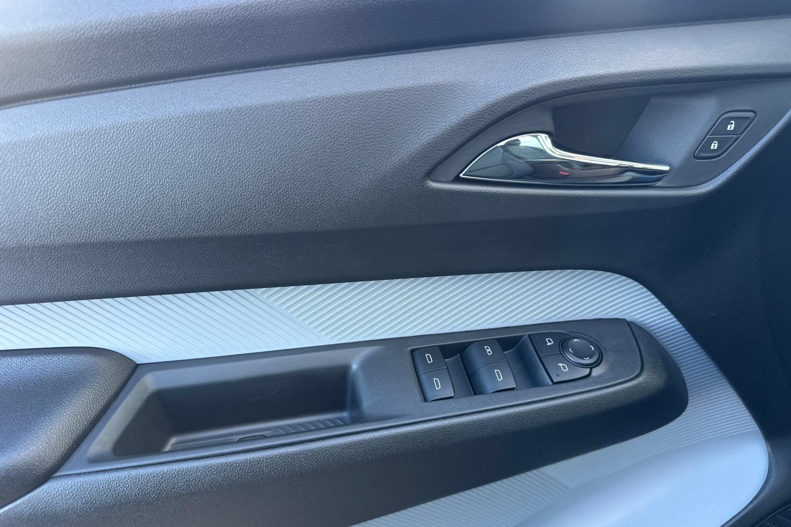 2027 Chevrolet Bolt RS - Photo 11