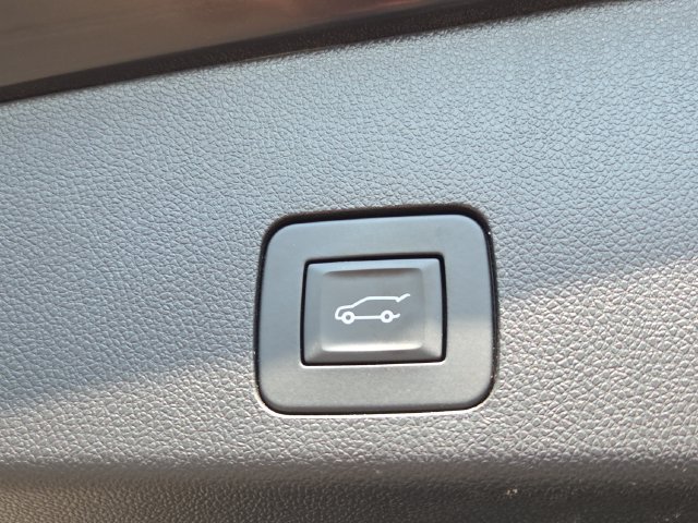 Used 2023 Black Buick Select image 13