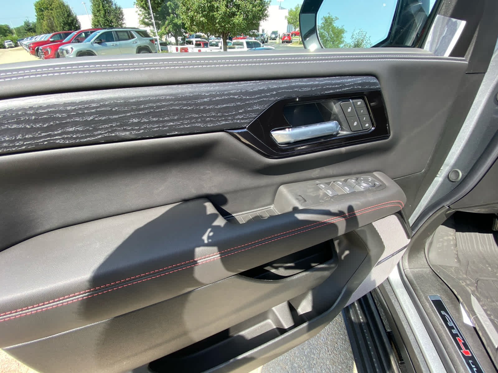 2026 GMC Yukon XL AT4 Ultimate - Photo 6