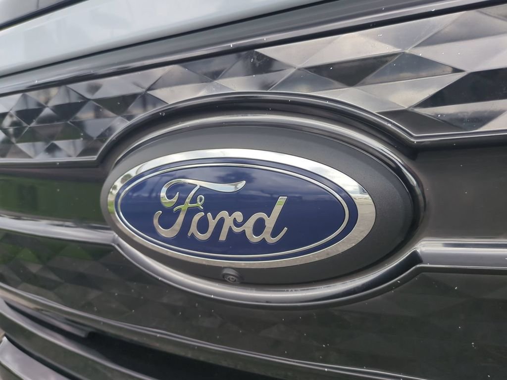 2023 Ford F-150 Lightning Platinum - Photo 13