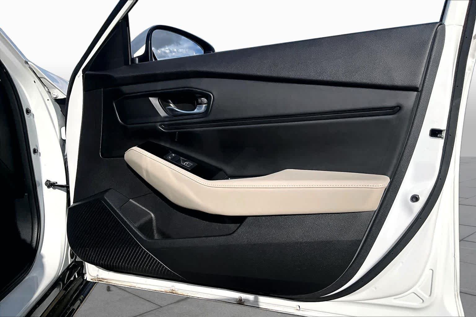Used 2023 Platinum White Pearl Honda Touring image 23