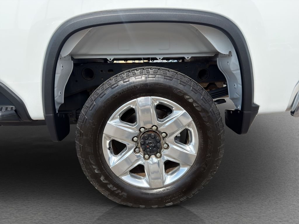 Used 2022 White Chevrolet Custom image 38
