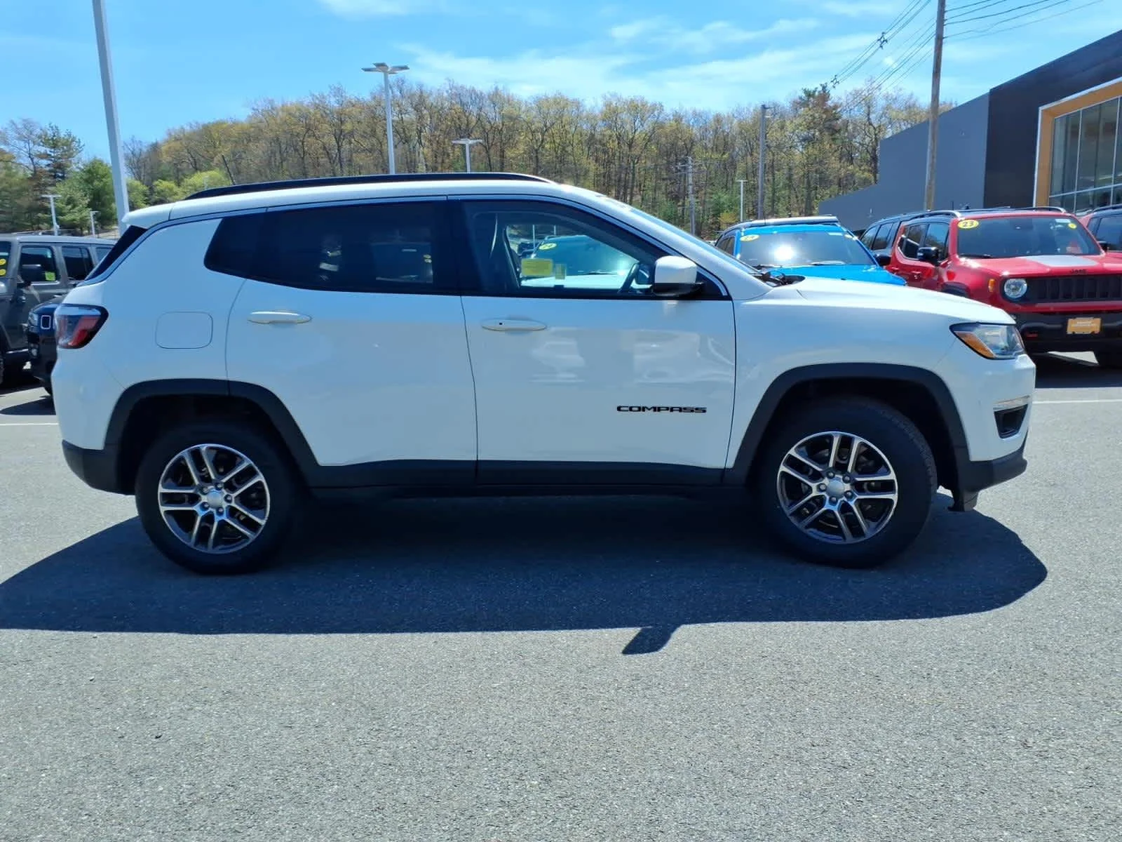 Certified Used 2020 White Clearcoat Jeep Latitude w/Sun/Safety Pkg image 6