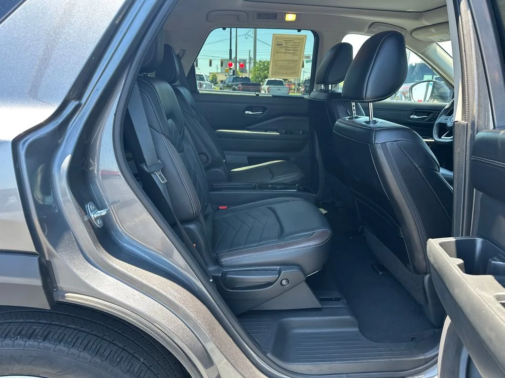 Used 2024 Gray Nissan Platinum image 15