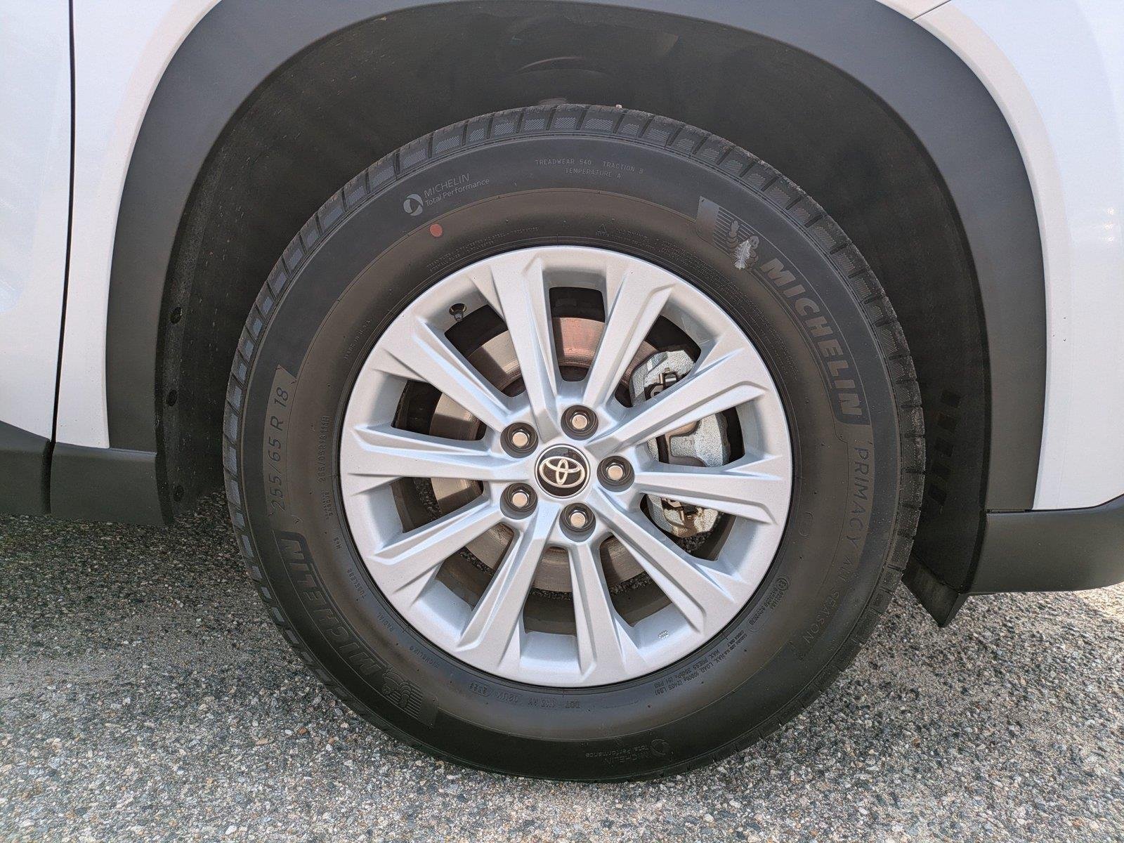 Used 2025 Wind Chill Pearl Toyota Hybrid XLE image 11