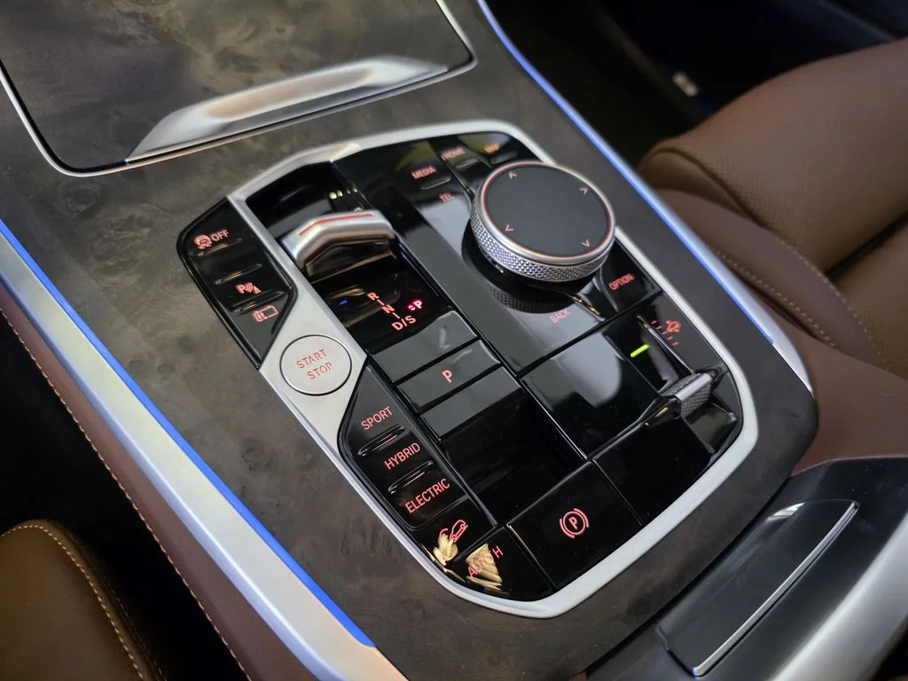 New 2026 Mineral White Metallic BMW xDrive50e image 19