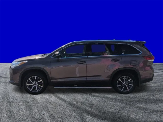 Certified Used 2019 Walnut Toyota XLE image 7