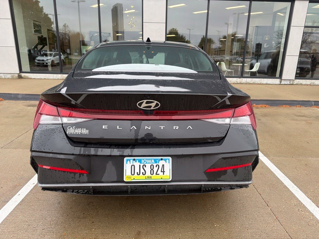 Used 2024 Black Hyundai SEL image 5