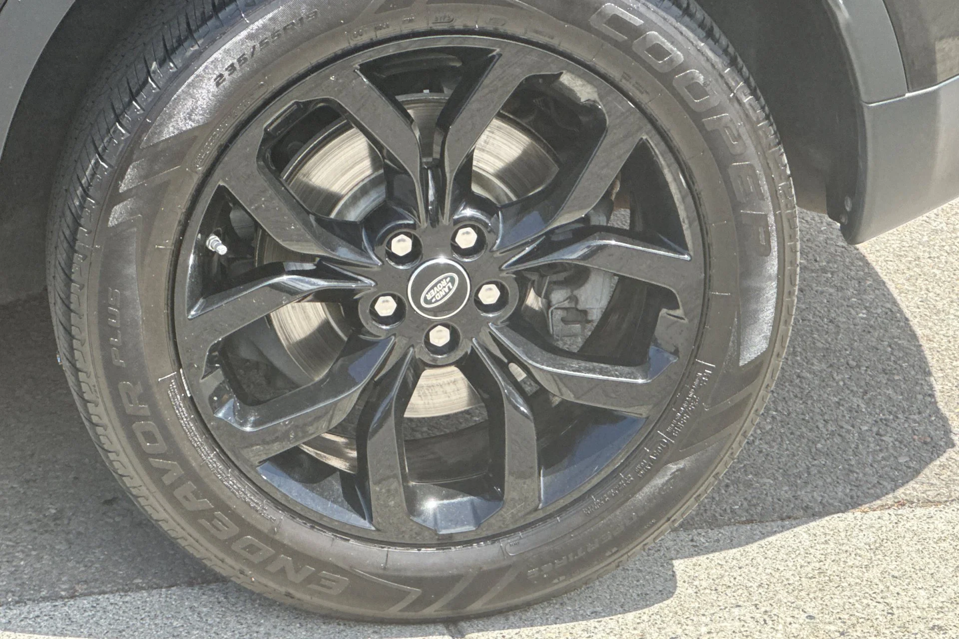 Used 2019 Narvik Black Land Rover HSE image 11