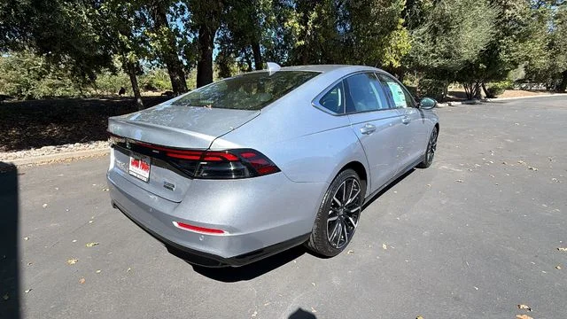 New 2026 Solar Silver Metallic Honda Touring Hybrid image 4