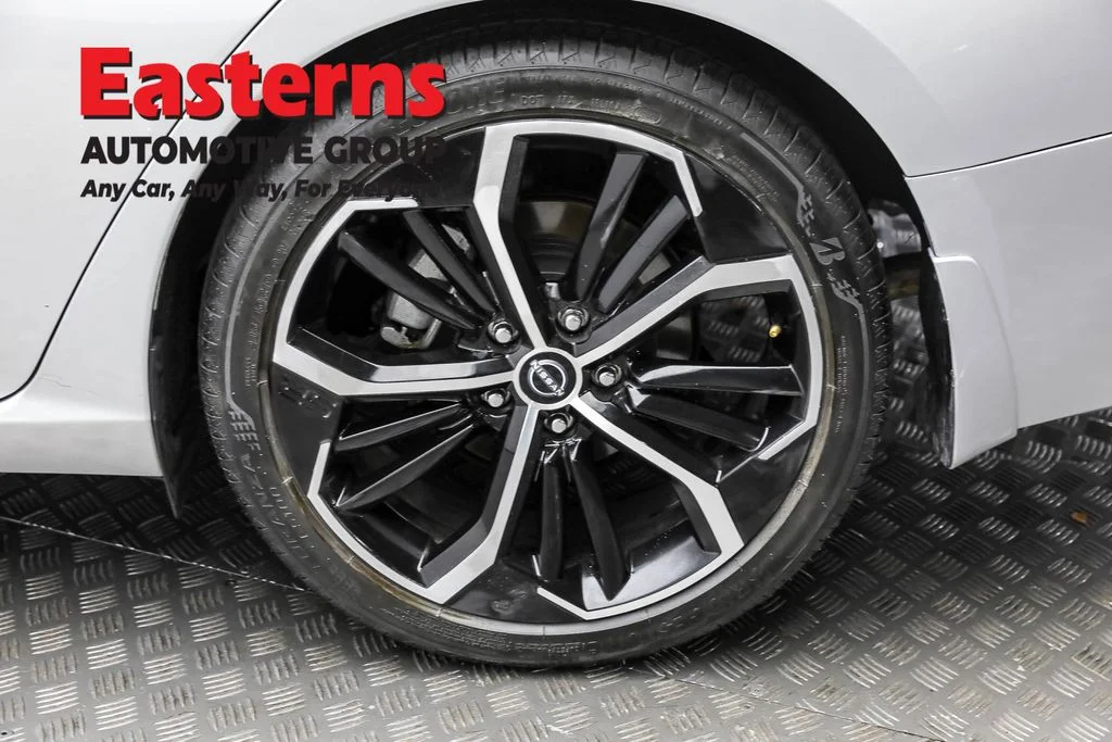 Used 2023 Silver Nissan 2.5 SR image 8