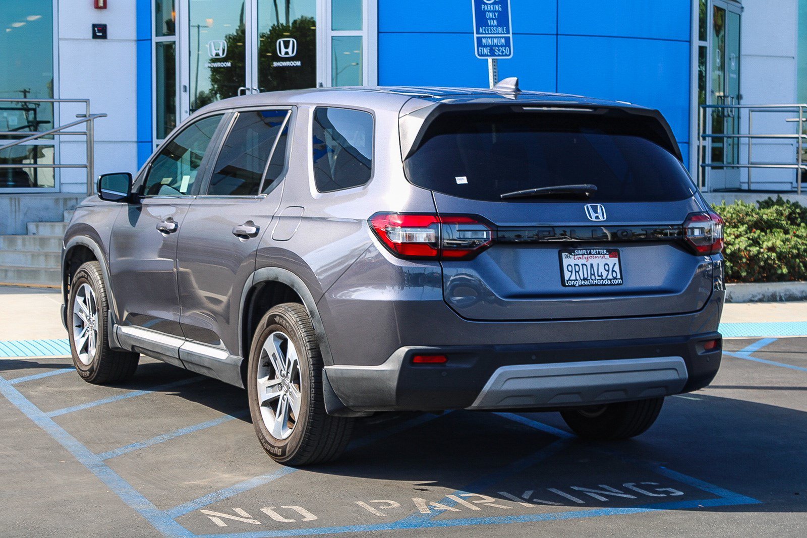 Certified Used 2025 Modern Steel Metallic Honda EX-L image 8