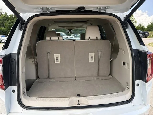 Used 2022 White GMC Denali image 13